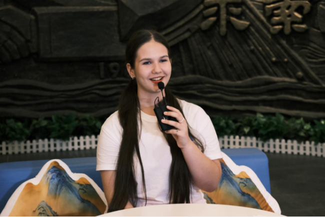 “门客”的“时间”，是娴雅互鉴最暖热的掀开方式