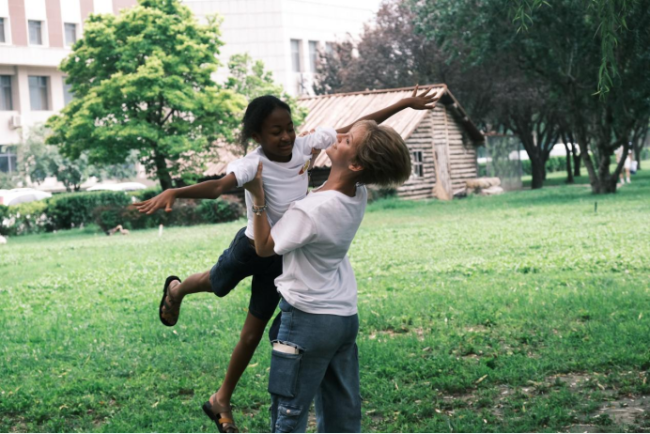 “门客”的“时间”，是娴雅互鉴最暖热的掀开方式