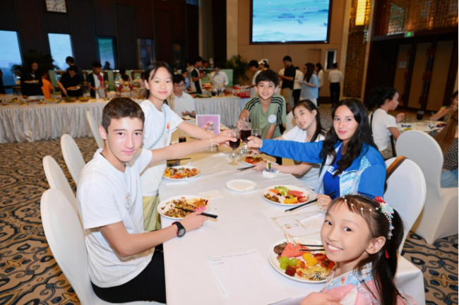 “门客”的“时间”，是娴雅互鉴最暖热的掀开方式