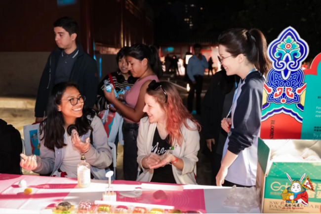 “文化记号”之上:在文字油彩间碰见真实的中国