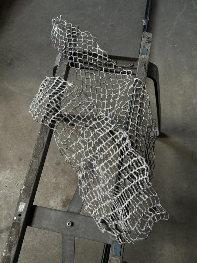 在编织与解构之间： 朱敏瑜（Minyu Zhu） 的Interweave 系列与“无器官的形体”