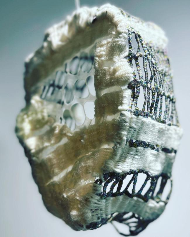 在编织与解构之间： 朱敏瑜（Minyu Zhu） 的Interweave 系列与“无器官的形体”