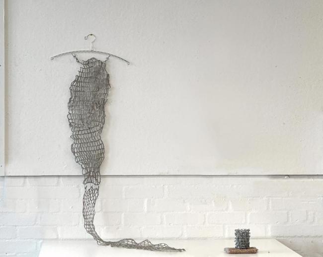 在编织与解构之间： 朱敏瑜（Minyu Zhu） 的Interweave 系列与“无器官的形体”